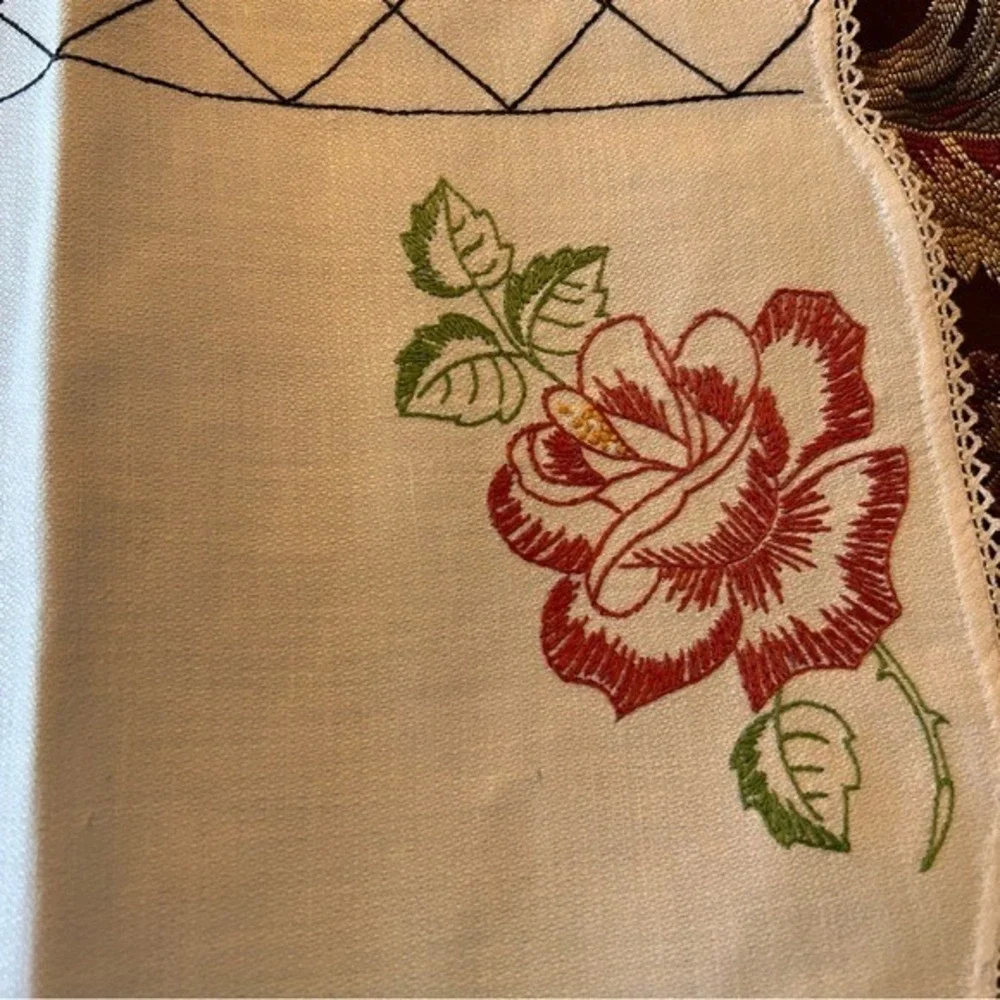 Vintage White Linen Needlepoint Rose &‎ Black Diamonds Table Topper